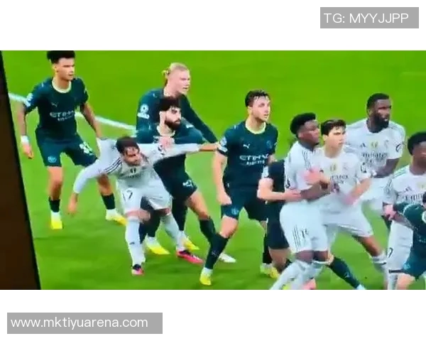 马赛总监贝纳蒂亚社交媒体发声质疑裁判未判罚点球事件